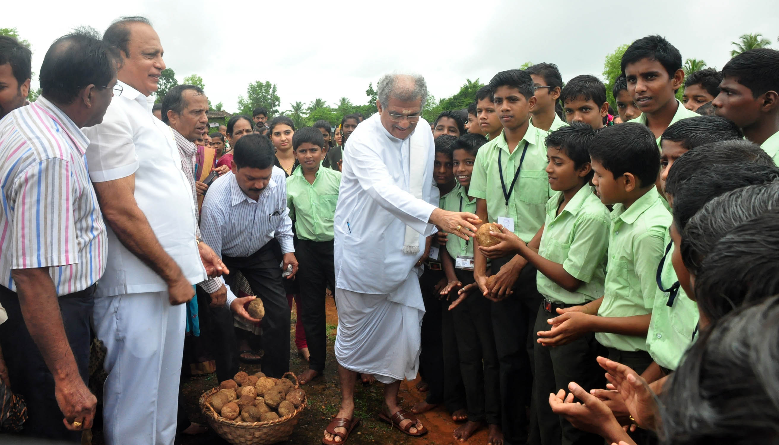 ಪ್ರಕೃತಿಯ ಎಚ್ಚರಿಕೆ ಗಂಟೆಗೆ ಎಚ್ಚೆತ್ತುಕೊಳ್ಳಿ: ಡಾ.ಹೆಗ್ಗಡೆ